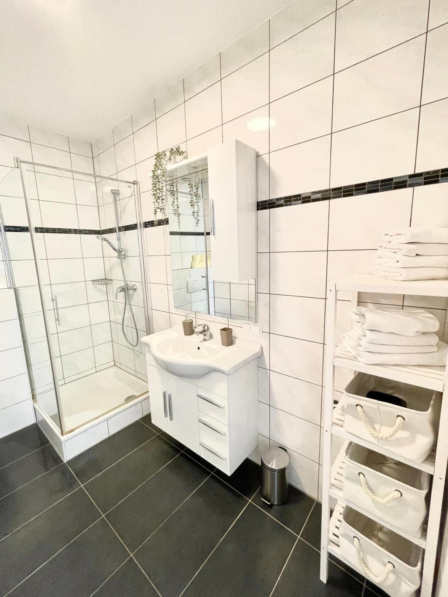 Contactless Self-Check-In - City Apartment Zum Wohlfuhlen Ans16 Graz Exterior foto